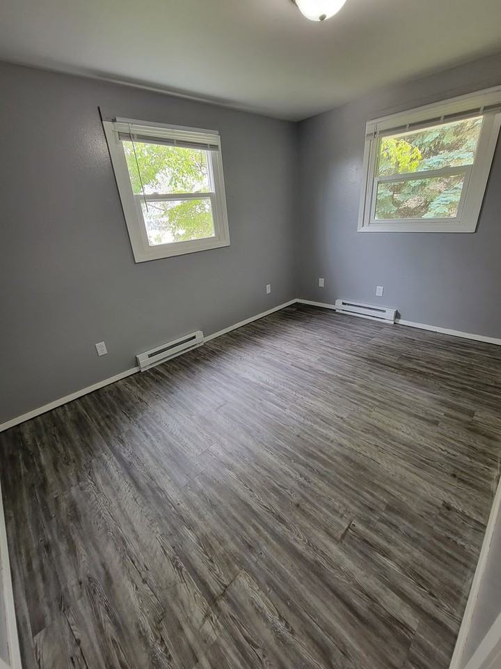 1617 Freedom Rd - Photo 2 of 8