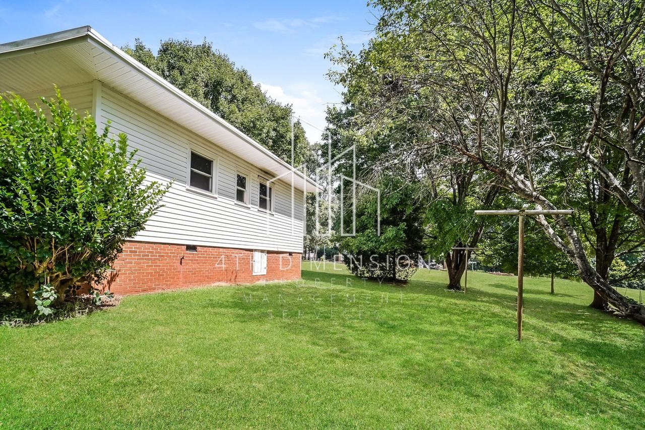 100 E Moffitt Ave - Photo 3 of 10