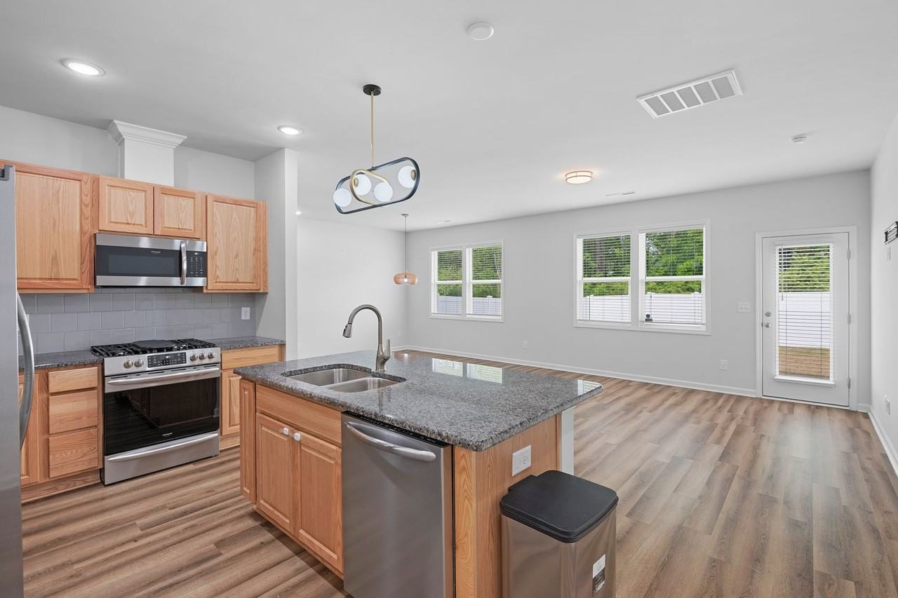 232 Shingle Oak Rd - Photo 3 of 27