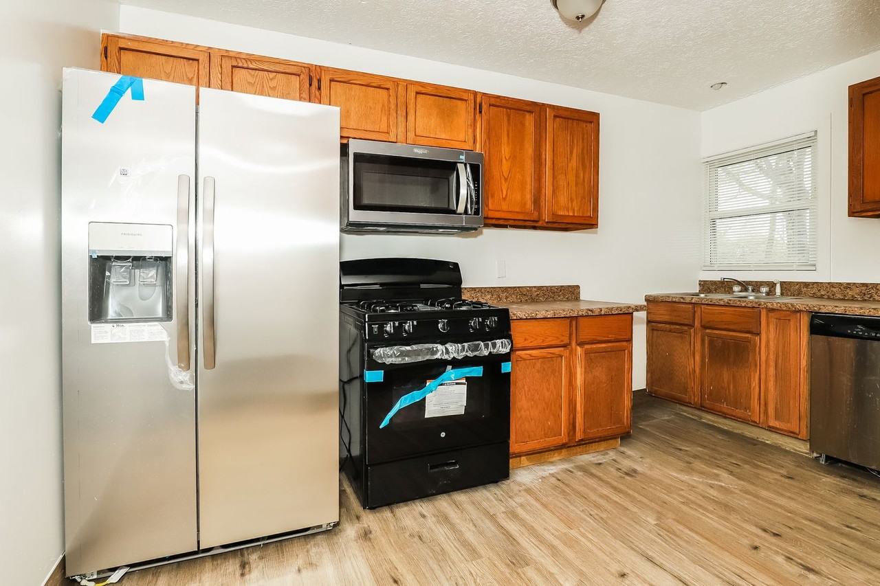125 E Raleigh Ave - Photo 2 of 14