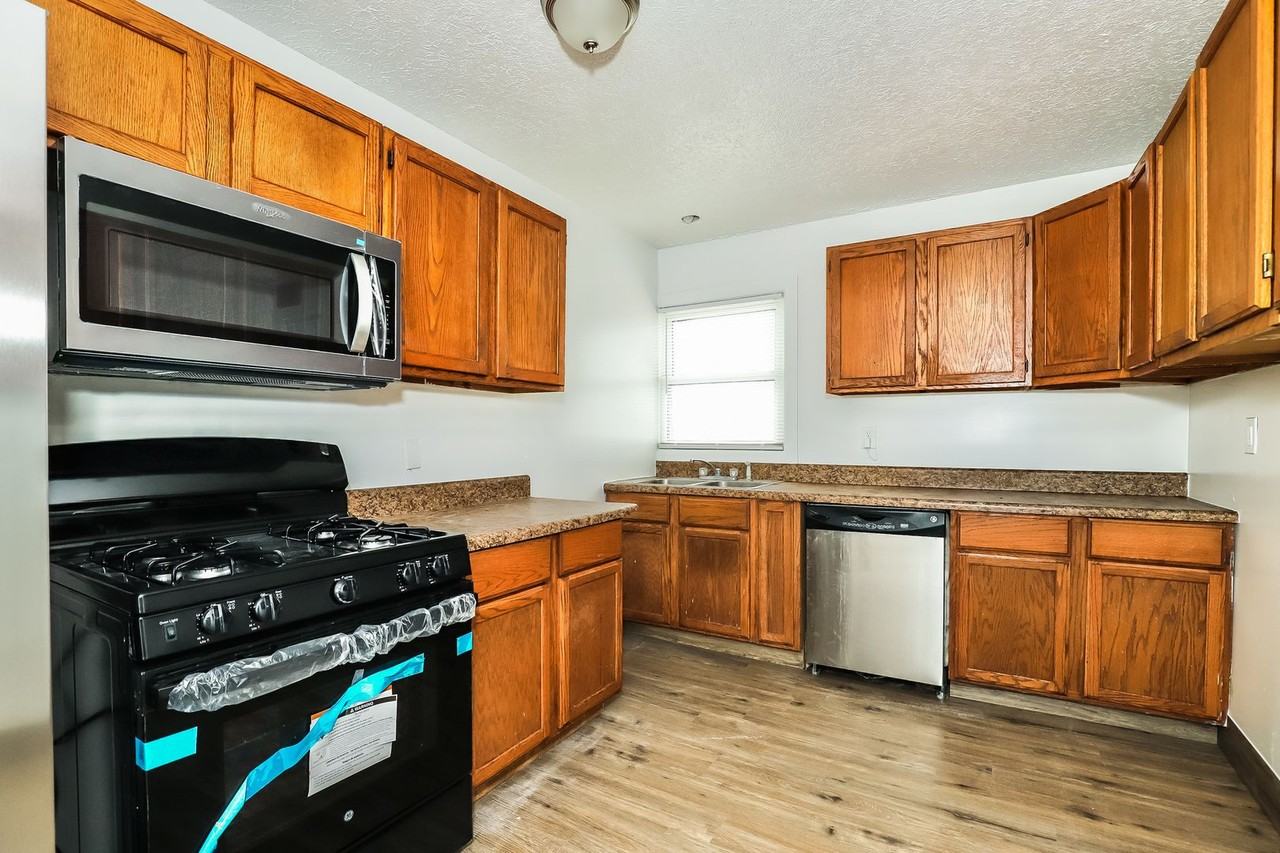 125 E Raleigh Ave - Photo 3 of 14