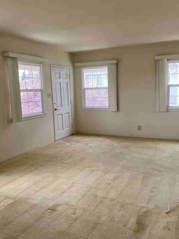 1007 W Glenoaks Blvd - Photo 2 of 7