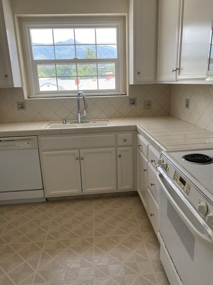 1007 W Glenoaks Blvd - Photo 4 of 7