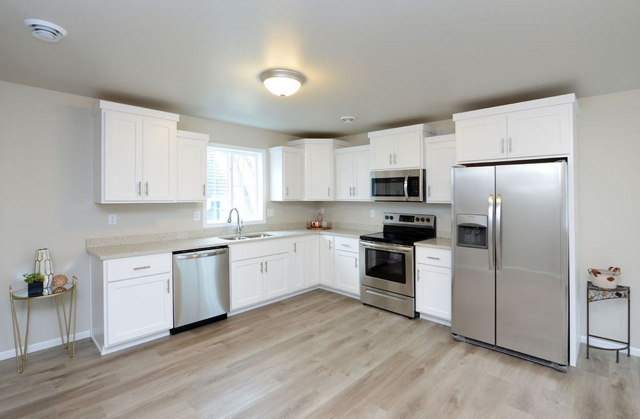 705 10th Ave N - Photo 2 of 27