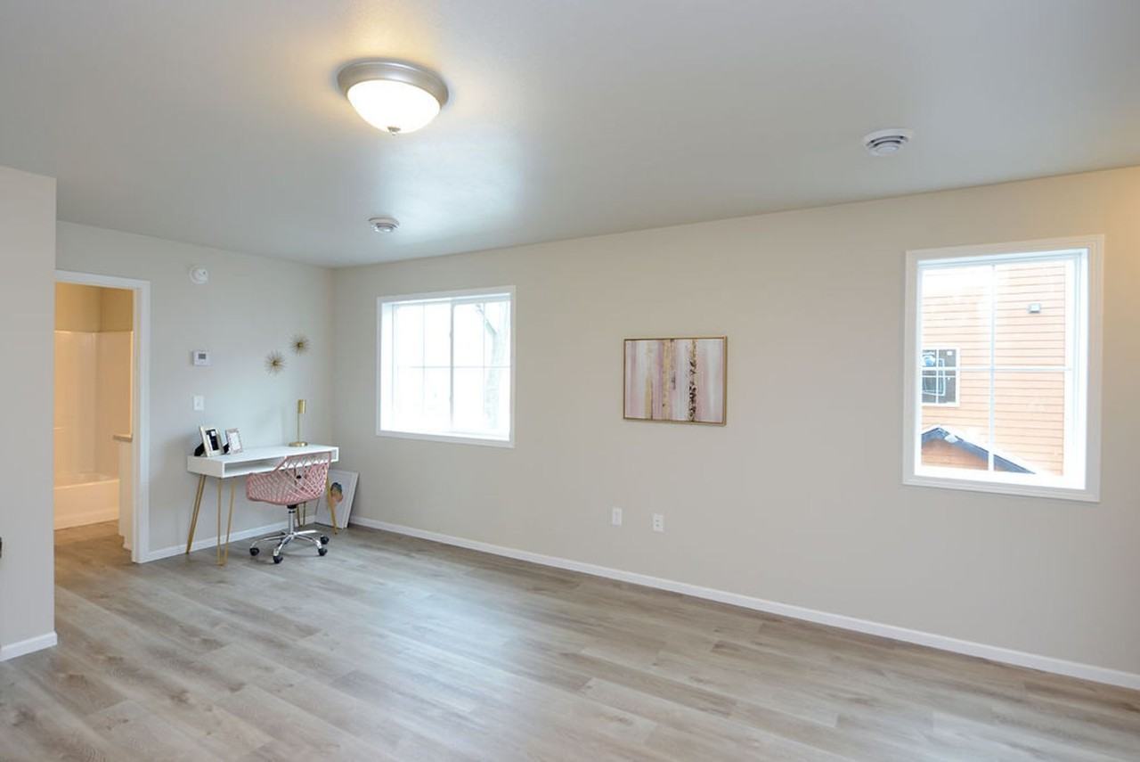 705 10th Ave N - Photo 3 of 27