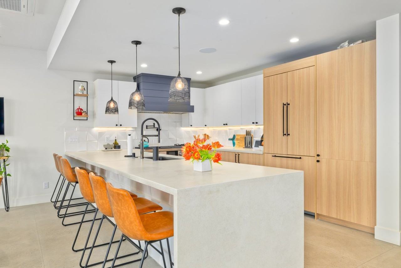 502 E Balboa Blvd - Photo 3 of 26