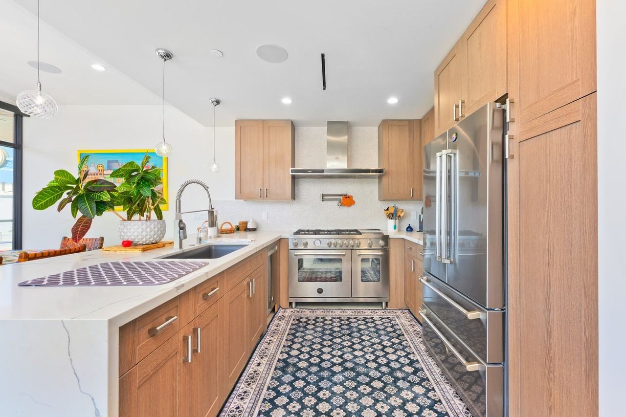 504 E Balboa Blvd - Photo 3 of 23