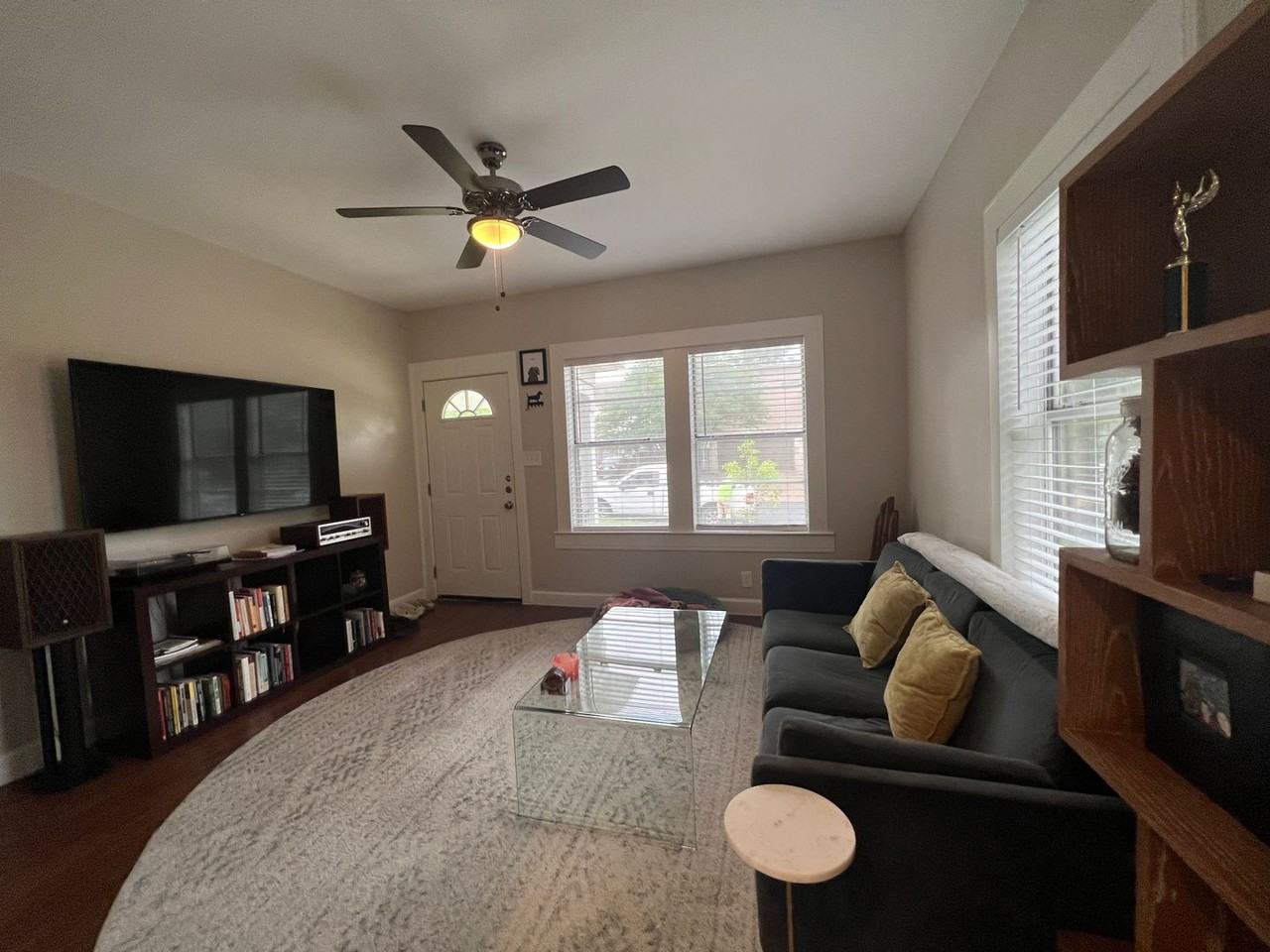 1406 Houston St - Photo 2 of 14