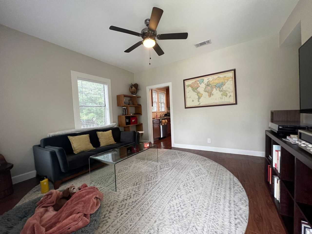 1406 Houston St - Photo 3 of 14