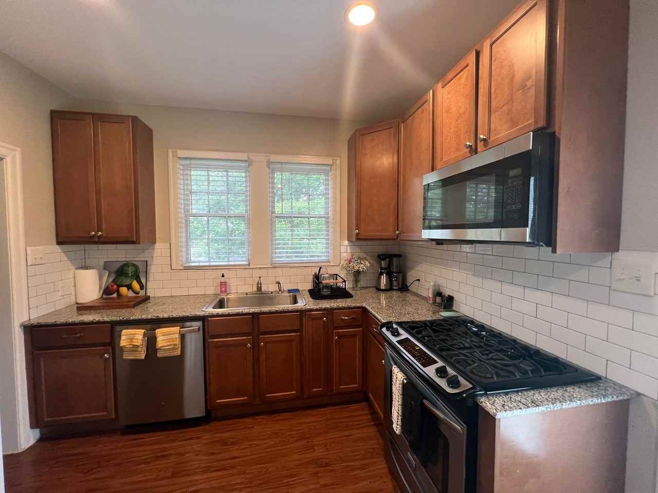 1406 Houston St - Photo 4 of 14