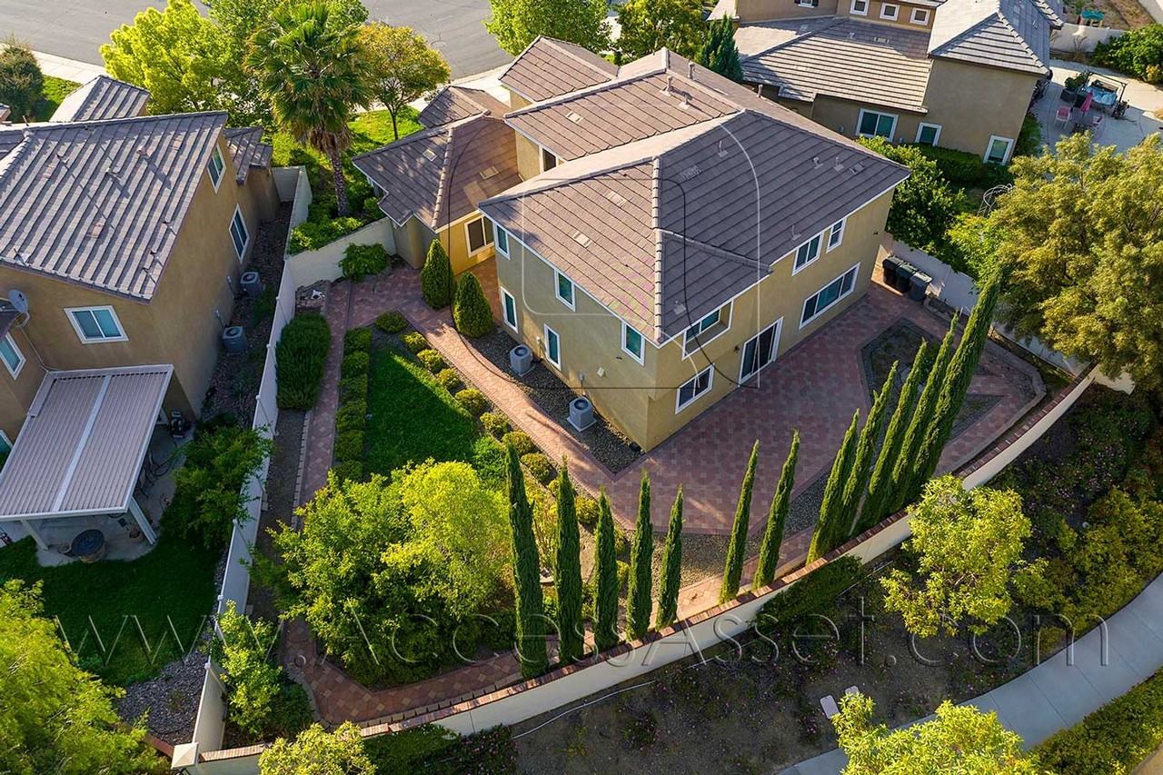 4121 Larkspur St - Photo 2 of 36