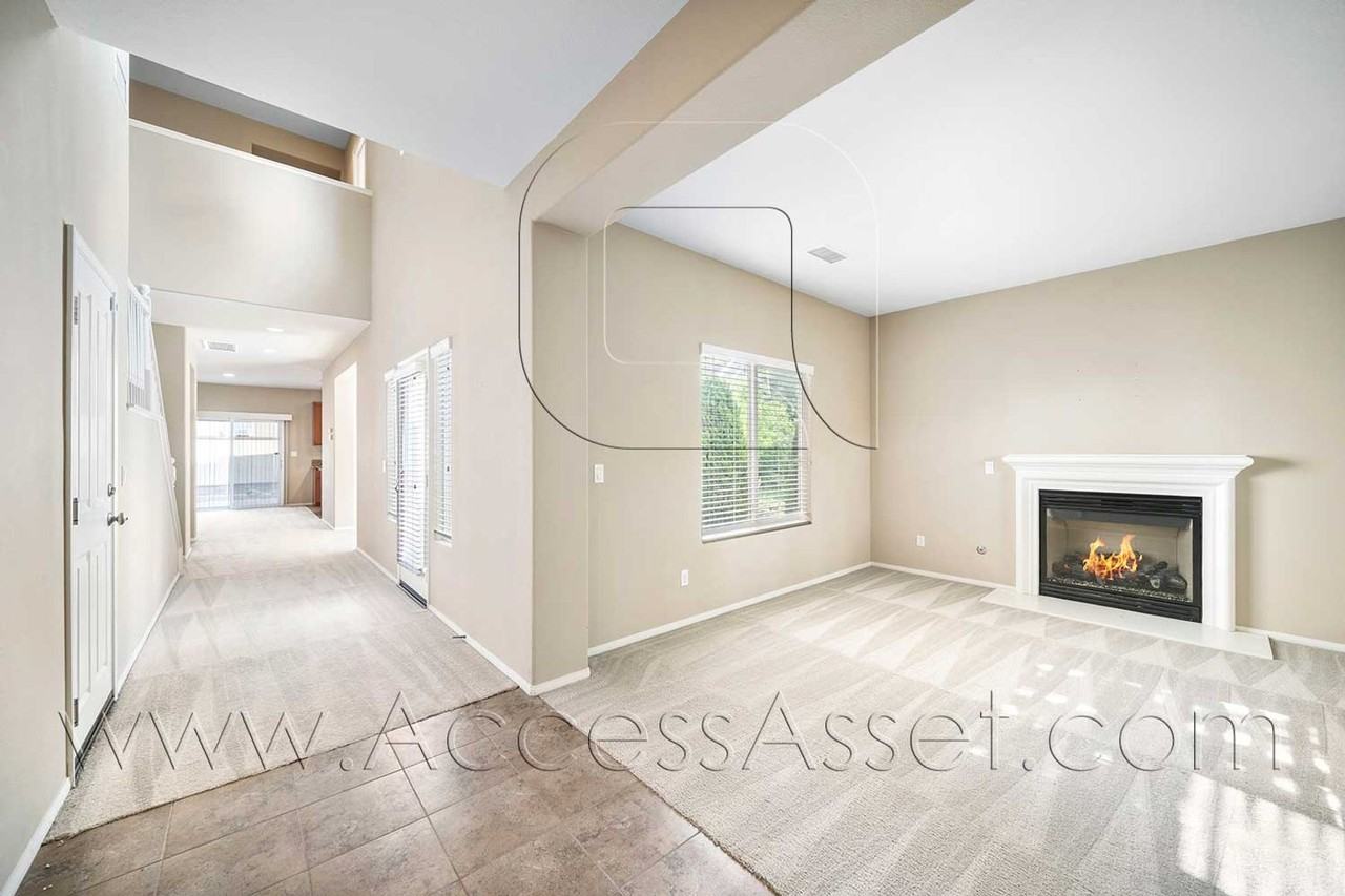 4121 Larkspur St - Photo 3 of 36