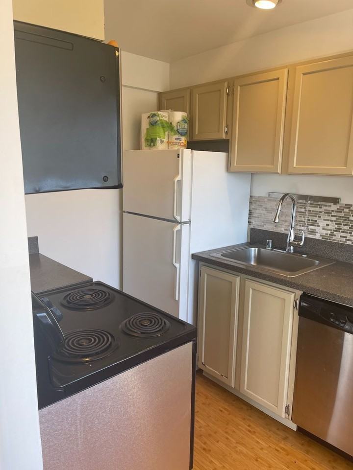 1800 Taylor Ave N #2 - Photo 4 of 25