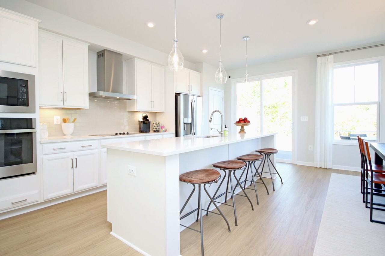 2018 Desoto Dr - Photo 4 of 24