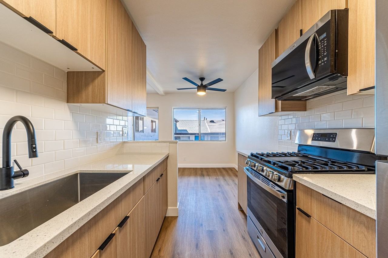 3401 Ocean Park Blvd - Photo 4 of 50