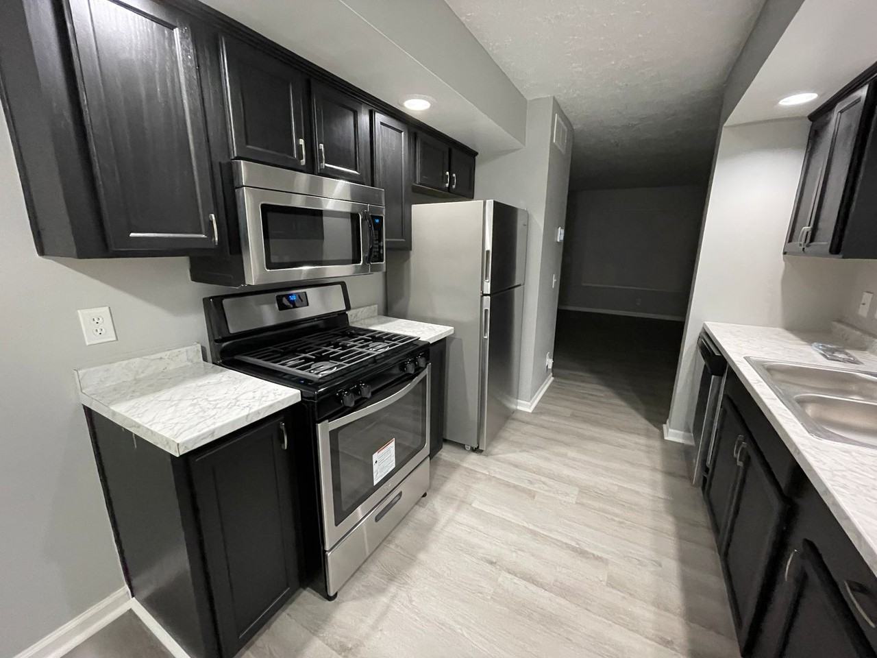 322 Franklin St - Photo 2 of 10