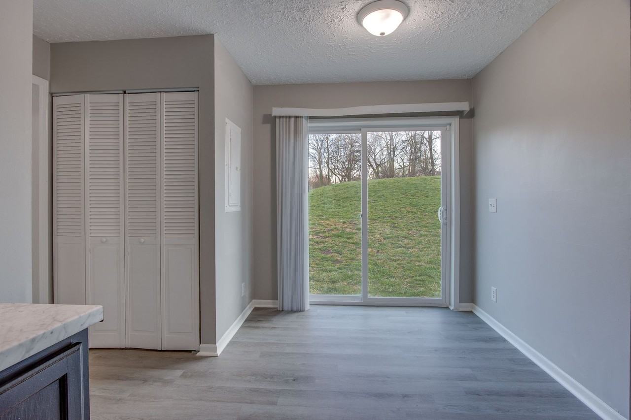 322 Franklin St - Photo 4 of 10