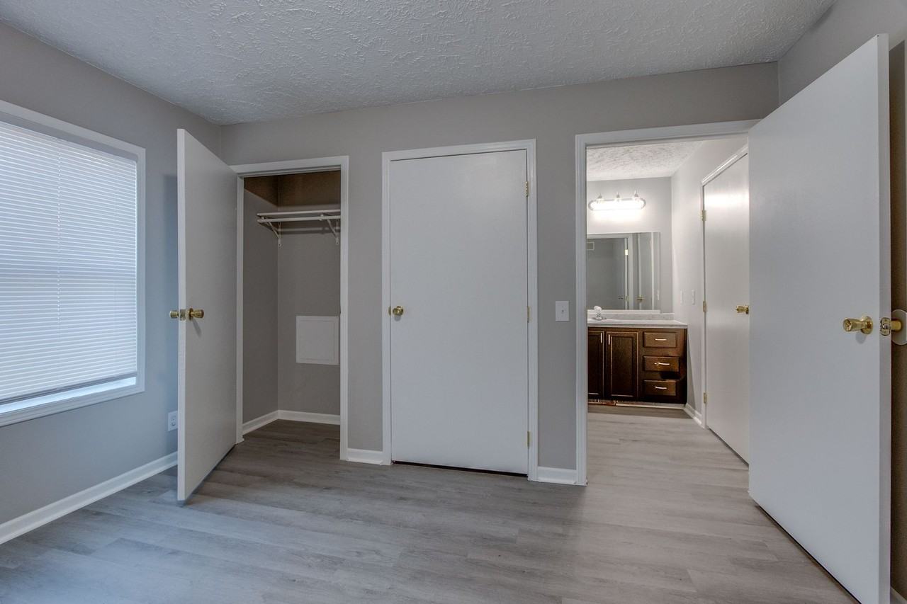 322 Franklin St - Photo 6 of 10