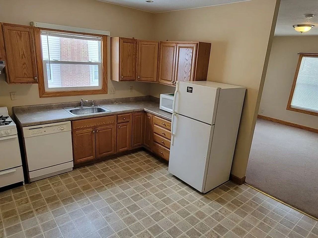 2521 Iowa - Photo 4 of 13