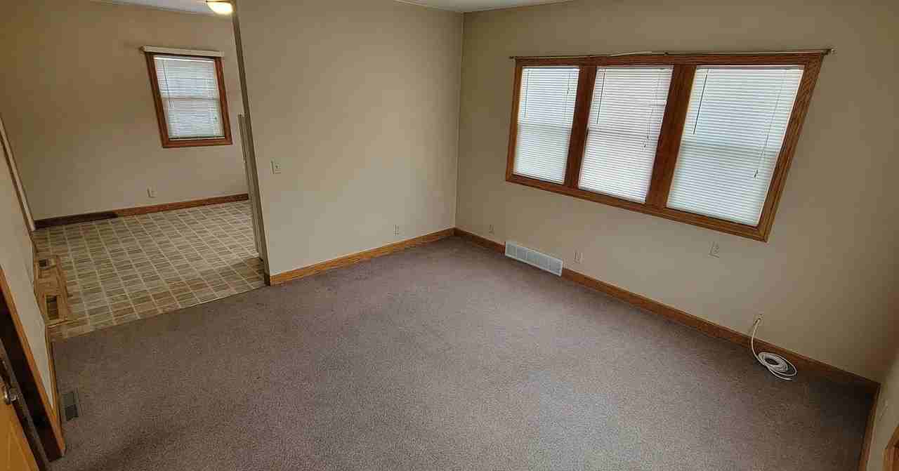 2521 Iowa - Photo 5 of 13