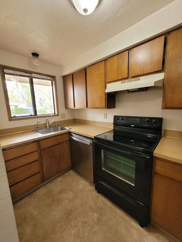 1434 Fetters Loop - Photo 2 of 11