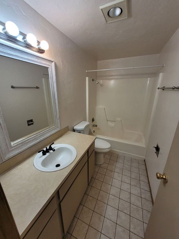 1434 Fetters Loop - Photo 3 of 11