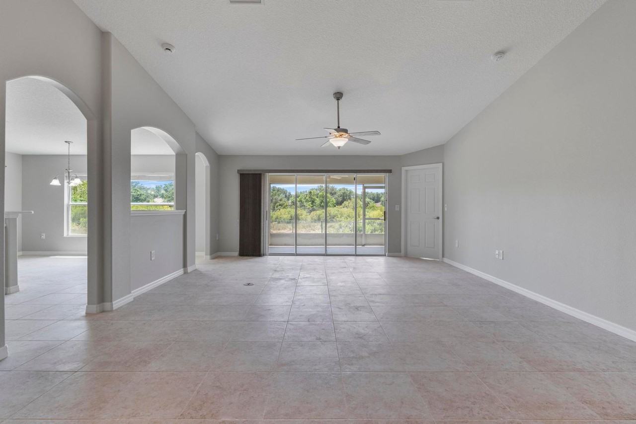 27206 Jade Isle Ct - Photo 3 of 33