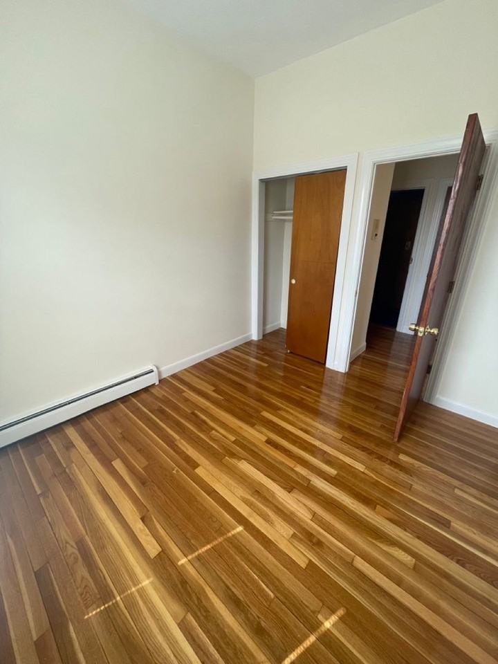 160 N Beacon St - Photo 3 of 6