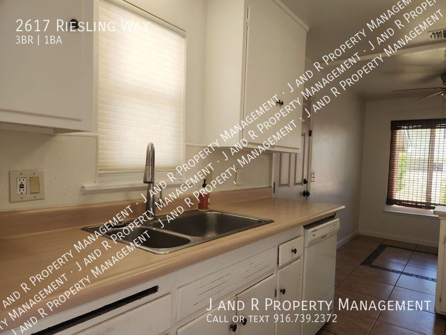 2617 Riesling Way - Photo 3 of 20