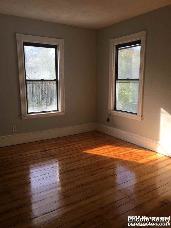 12 Saunders St #NA - Photo 7 of 8