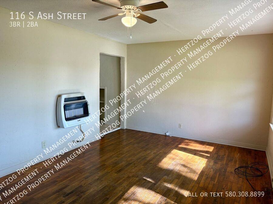 116 S Ash St - Photo 2 of 29