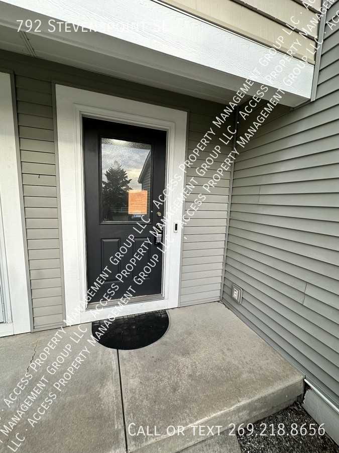 792 Stevenspoint Se - Photo 2 of 37