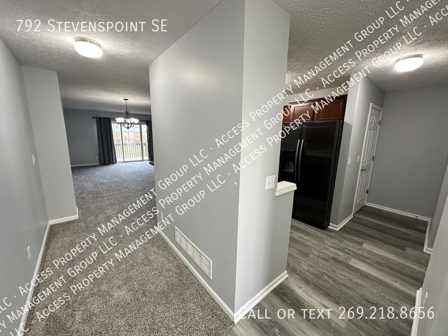 792 Stevenspoint Se - Photo 3 of 37