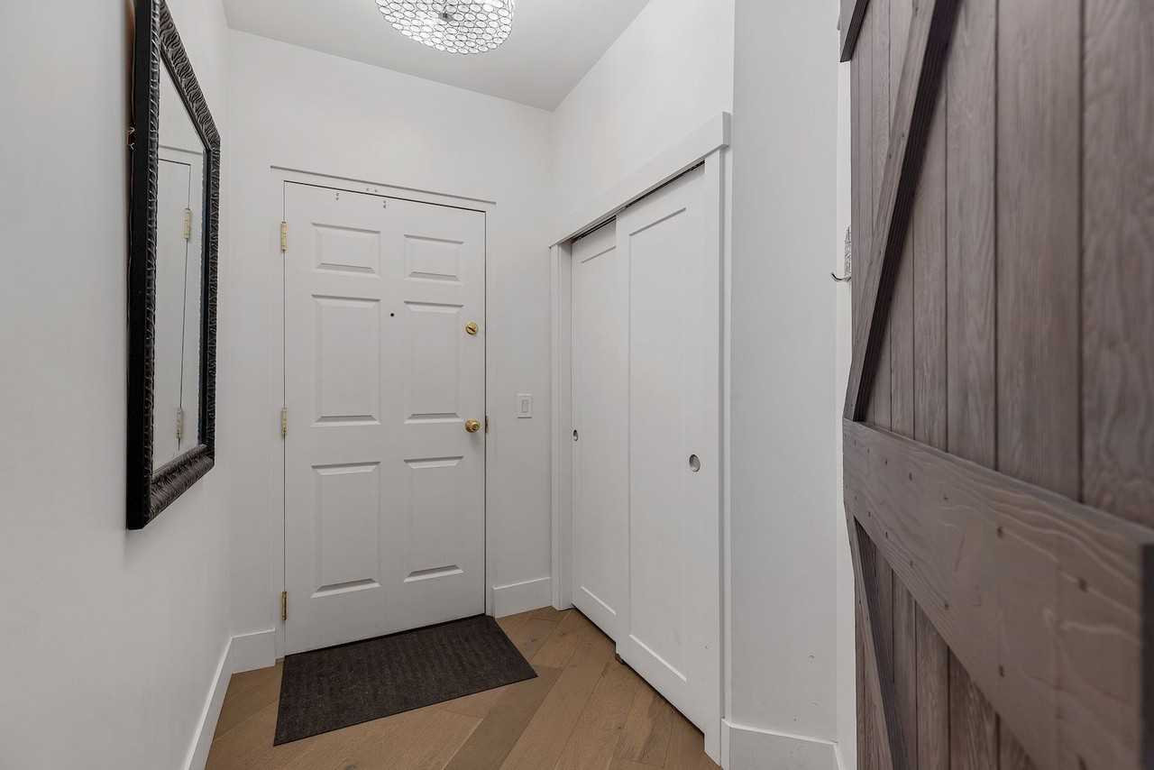 923 15 Ave Sw #407 - Photo 3 of 23