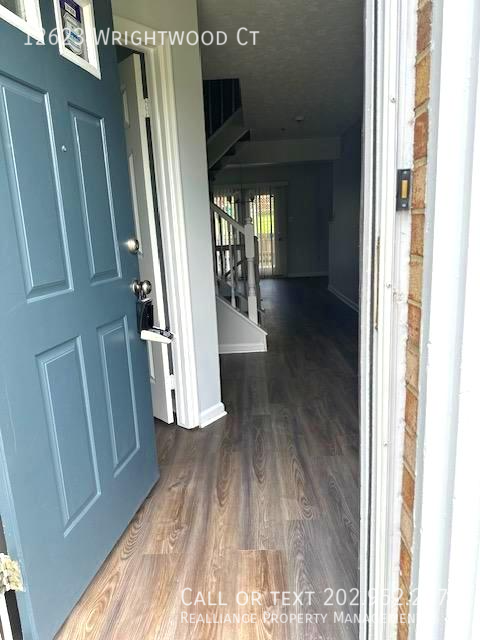 12623 Wrightwood Ct - Photo 3 of 35