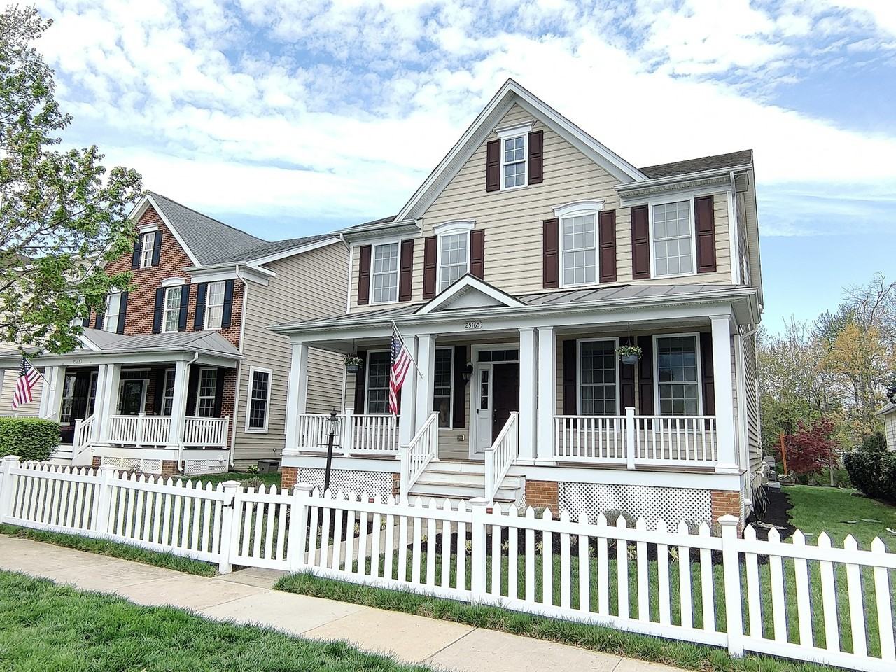 25165 Riding Center Dr - Photo 2 of 33