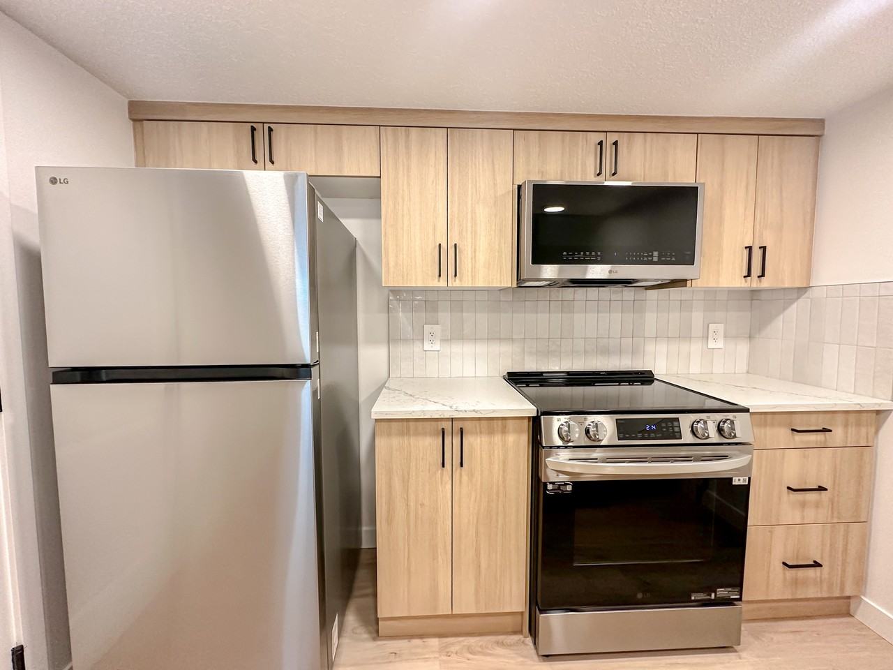 6320 27 Ave Sw Lowr - Photo 2 of 12