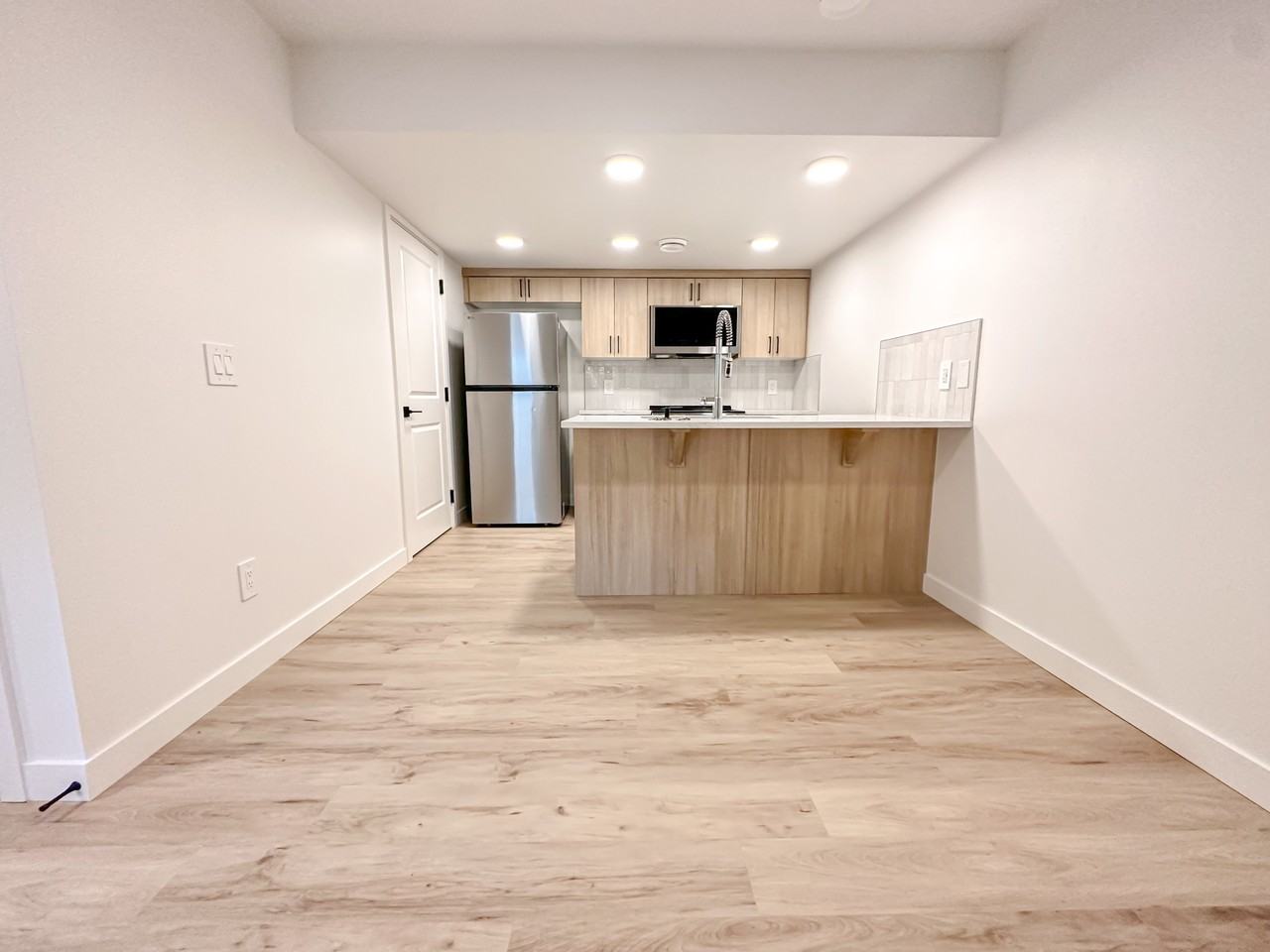 6320 27 Ave Sw Lowr - Photo 3 of 12
