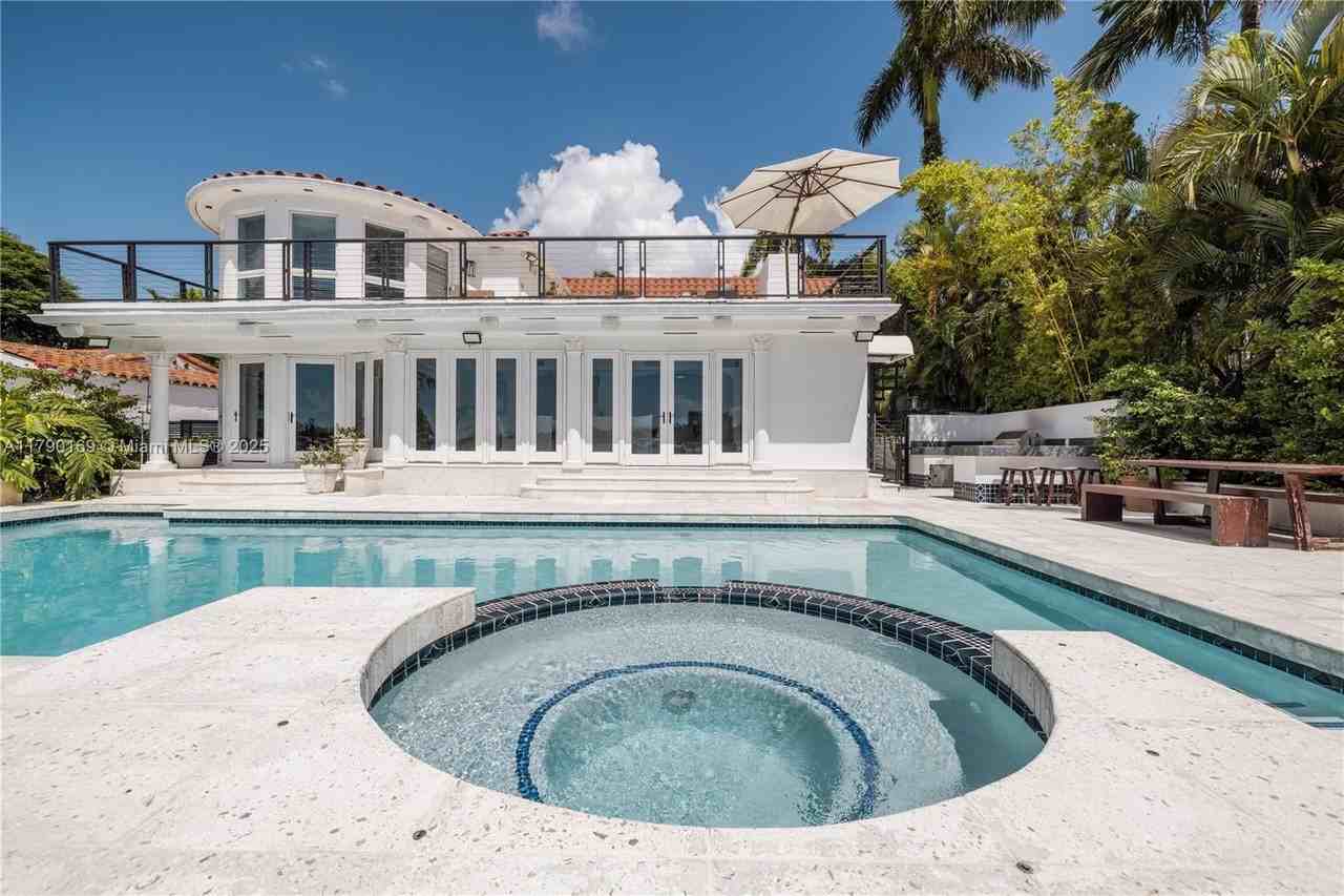 2 South Hibiscus Drive - Photo 7 of 37