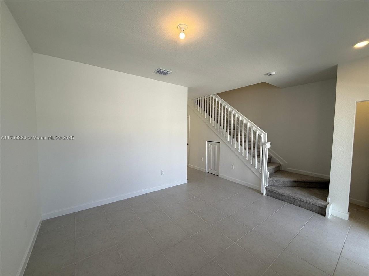 Se 25th St #2851 - Photo 4 of 17