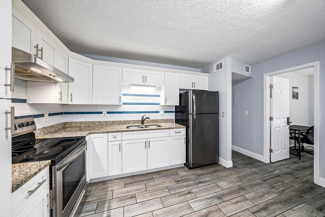 Maydell Dr - Photo 2 of 8