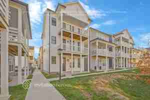 featured image of 647 Vernon Ave #406