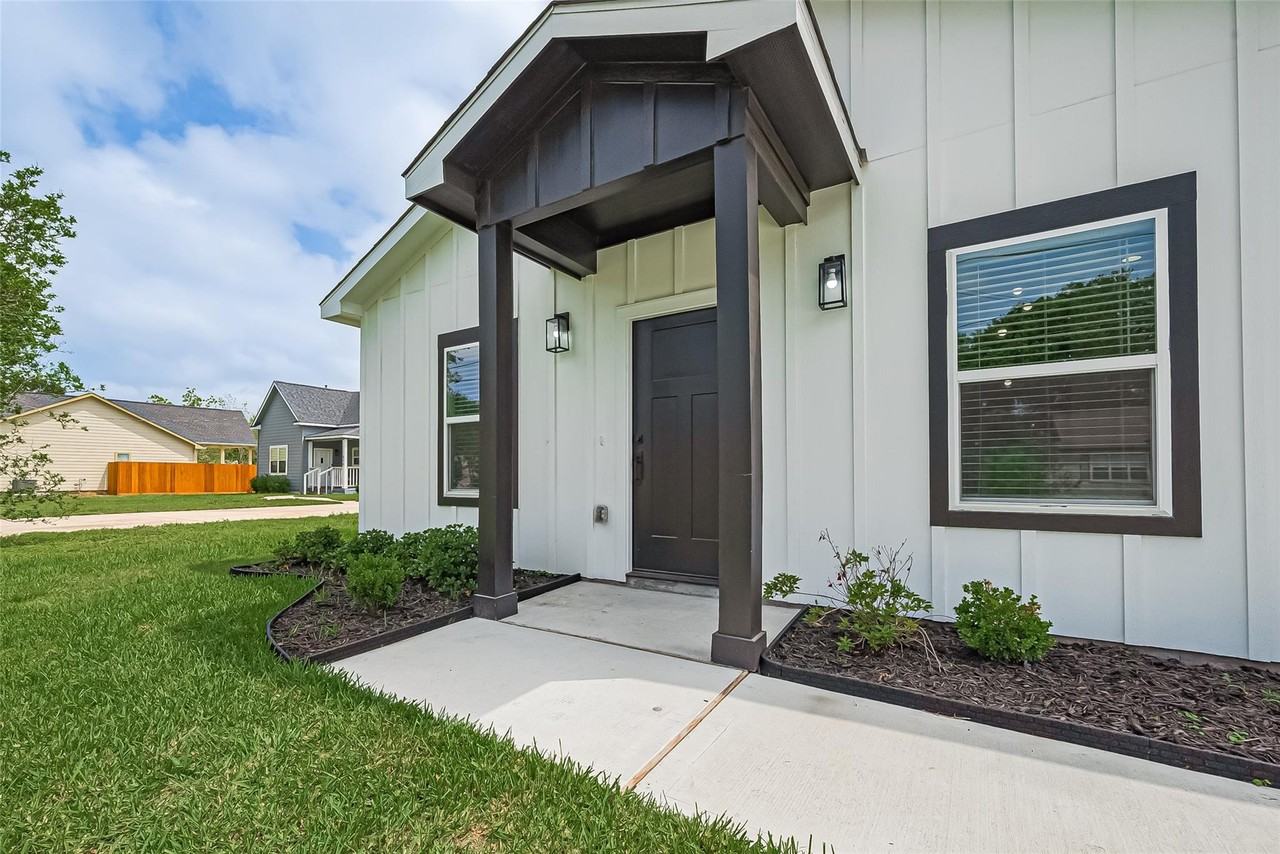 630 Silliman St - Photo 2 of 27