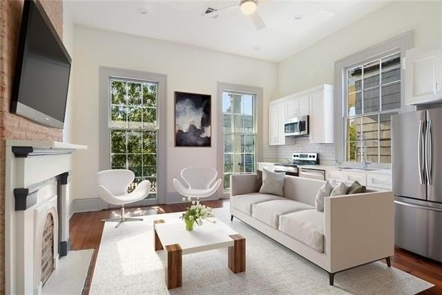 1414 Magazine St Apt 2 - Photo 7 of 14