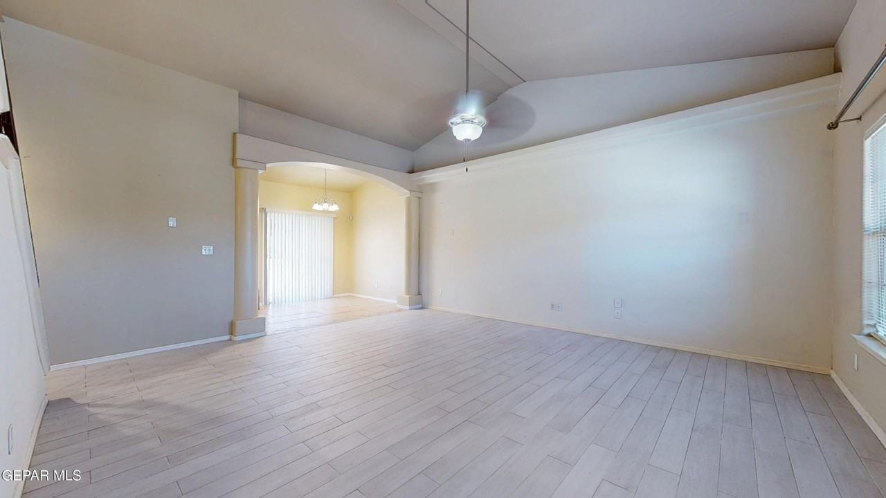 7716 Maple Landing Ct - Photo 2 of 36