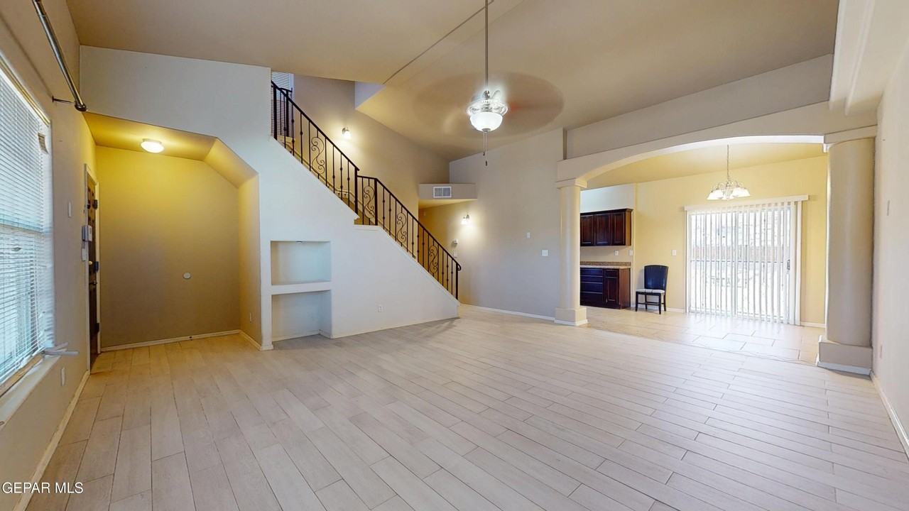 7716 Maple Landing Ct - Photo 3 of 36