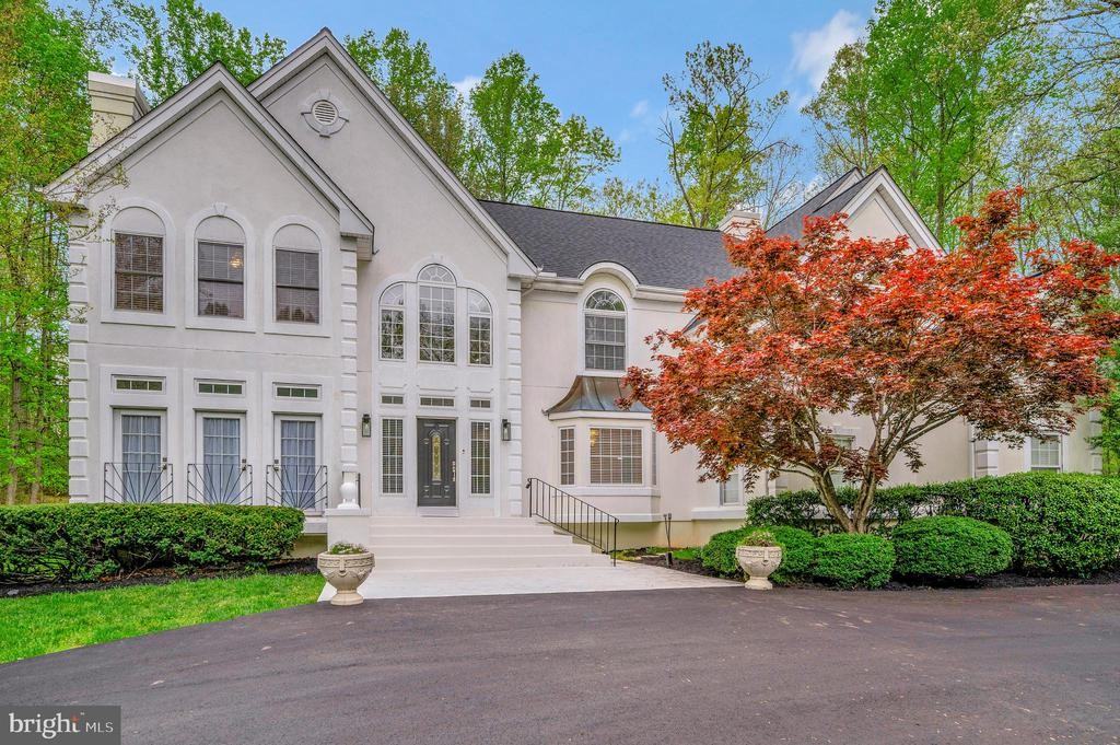 4 Ruffian Dr - Photo 2 of 50