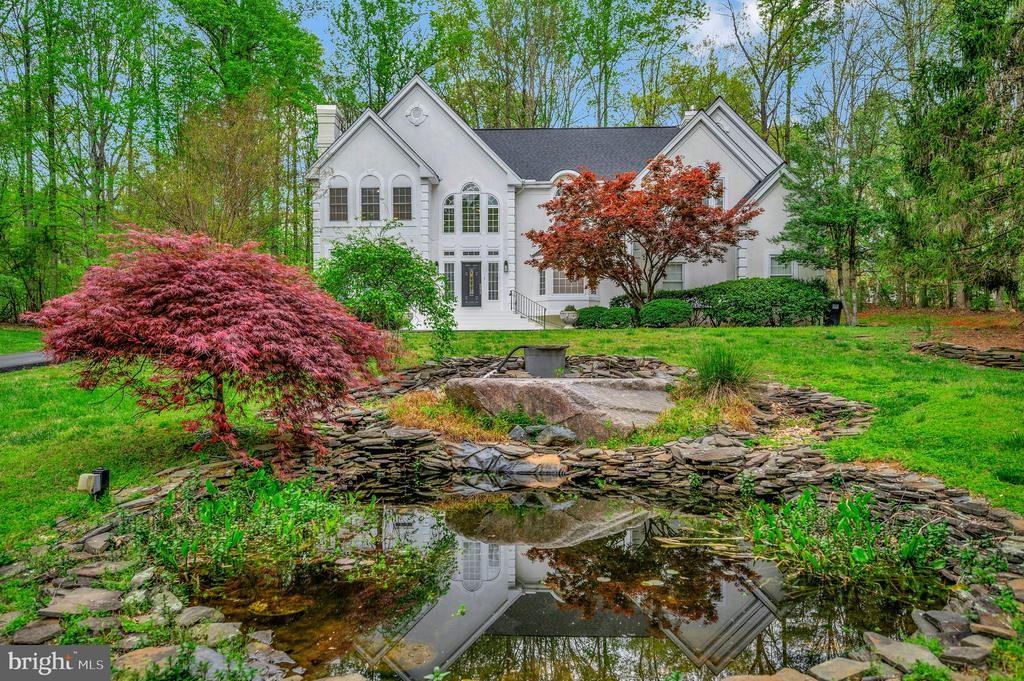 4 Ruffian Dr - Photo 3 of 50