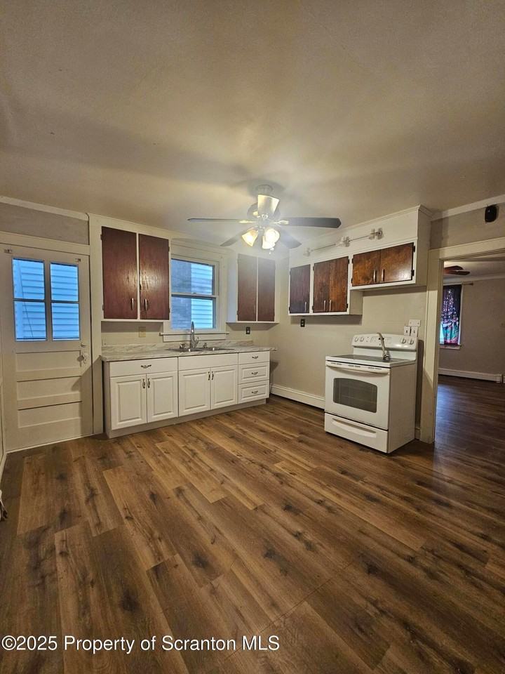 532 Alder St - Photo 2 of 9