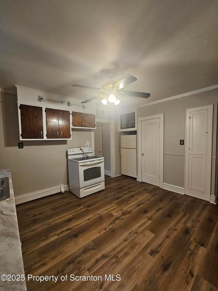 532 Alder St - Photo 3 of 9